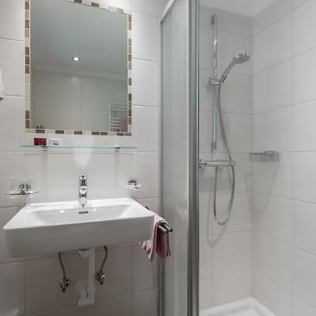 Wiesengrund 招待所 3*